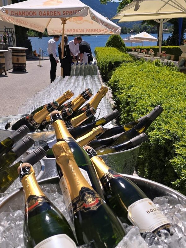 Eisgekühlter Champagner für die Hochzeitsgäste
